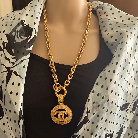 💯 Authentic Chanel Coco Mark Gold Plated 94 A Pendant Necklace W/Box❤️ - Picture 10 of 11